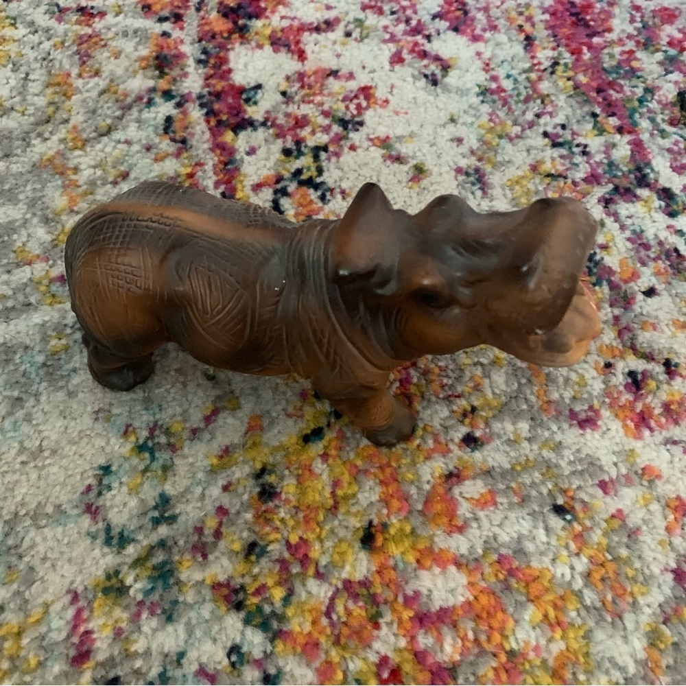 Porcelain (?) Hippo Knick-Knack, made in Japan - Picture 2 of 11